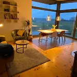 Apartment Designholzhaus mit Panoramablick in der Märkischen Schweiz