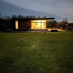 Designholzhaus mit Panoramablick in der Märkischen Schweiz *